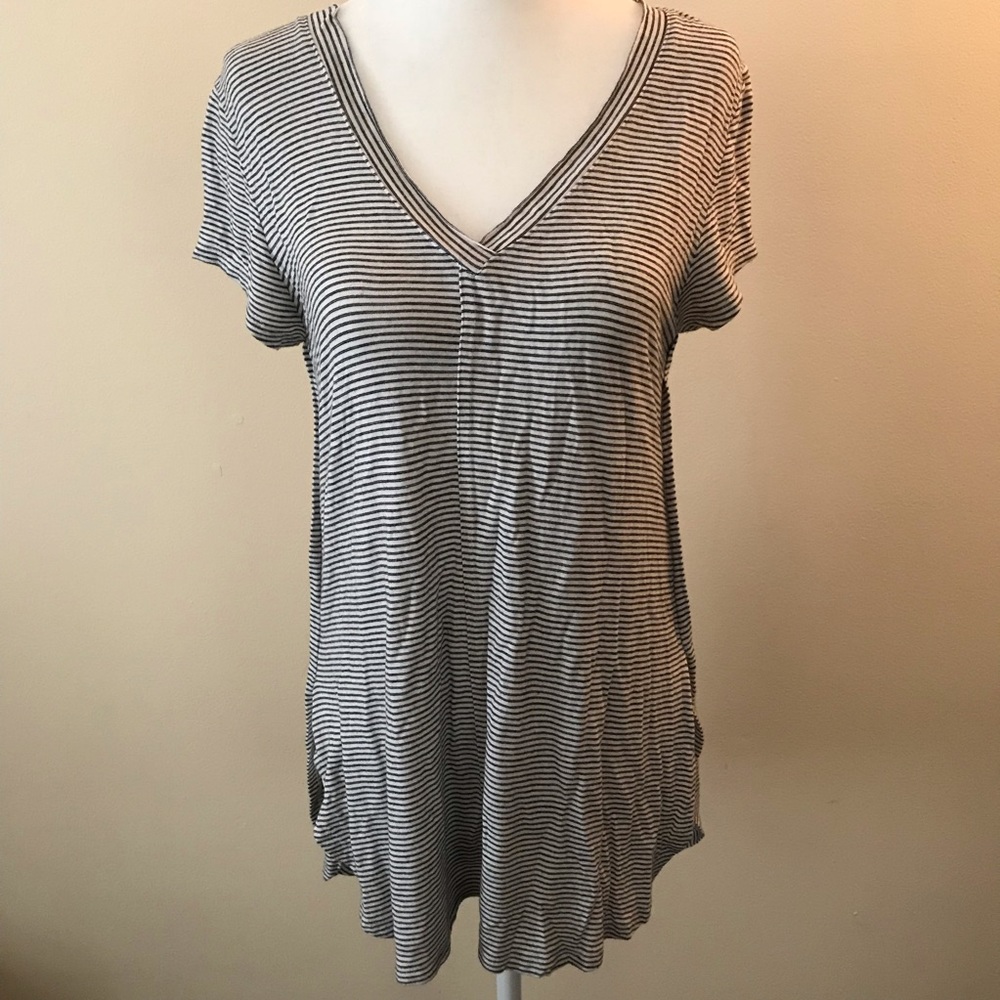 Mossimo XS V-Neck Tee, Black & White Stripes - Picture 3 of 5